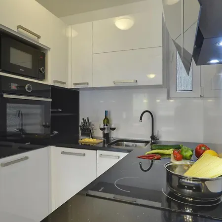 Black & White Apartment