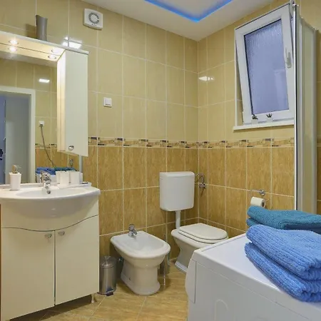 Black & White Apartment Pula