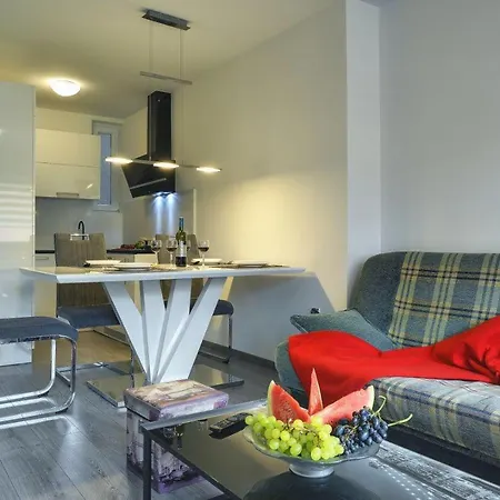 Black & White Apartment Pula